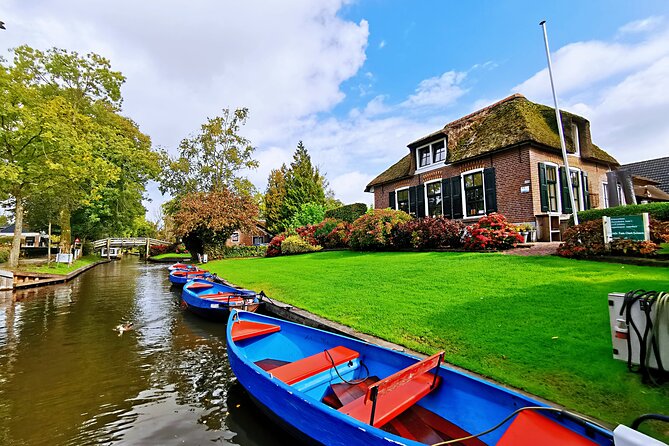 Giethoorn and Zaanse Schans Tour