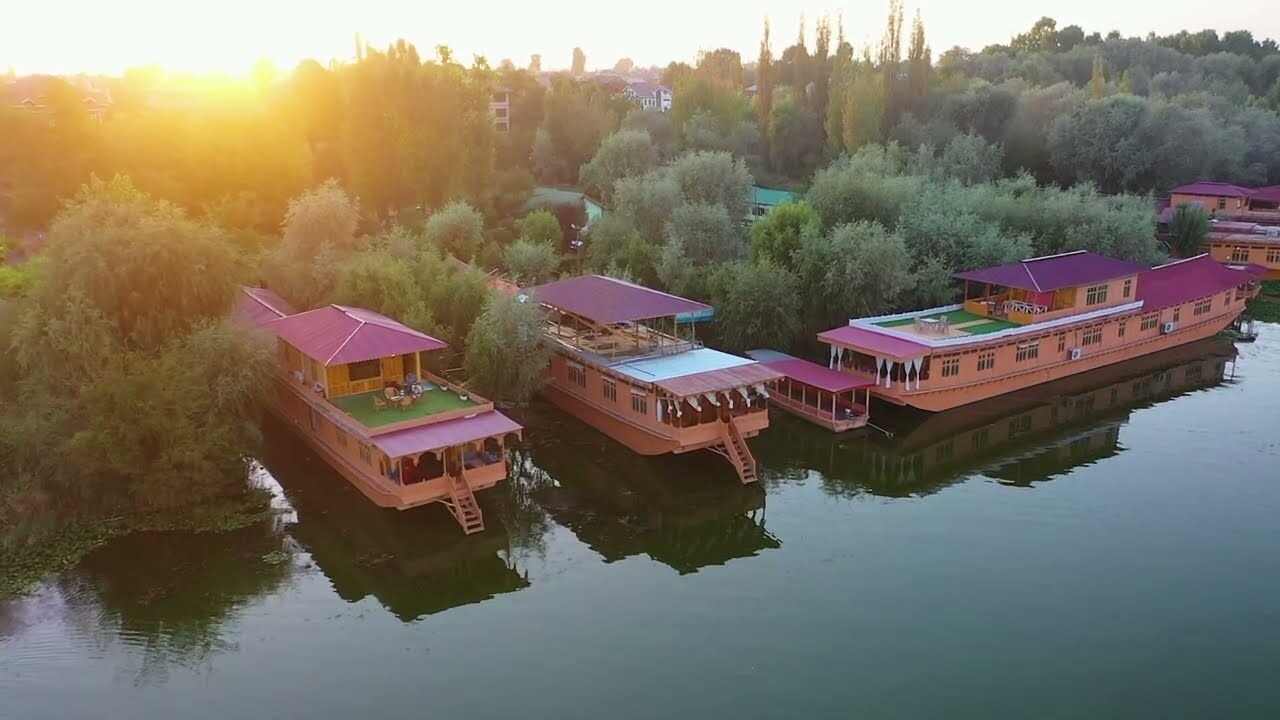 The Heritage Houseboats
